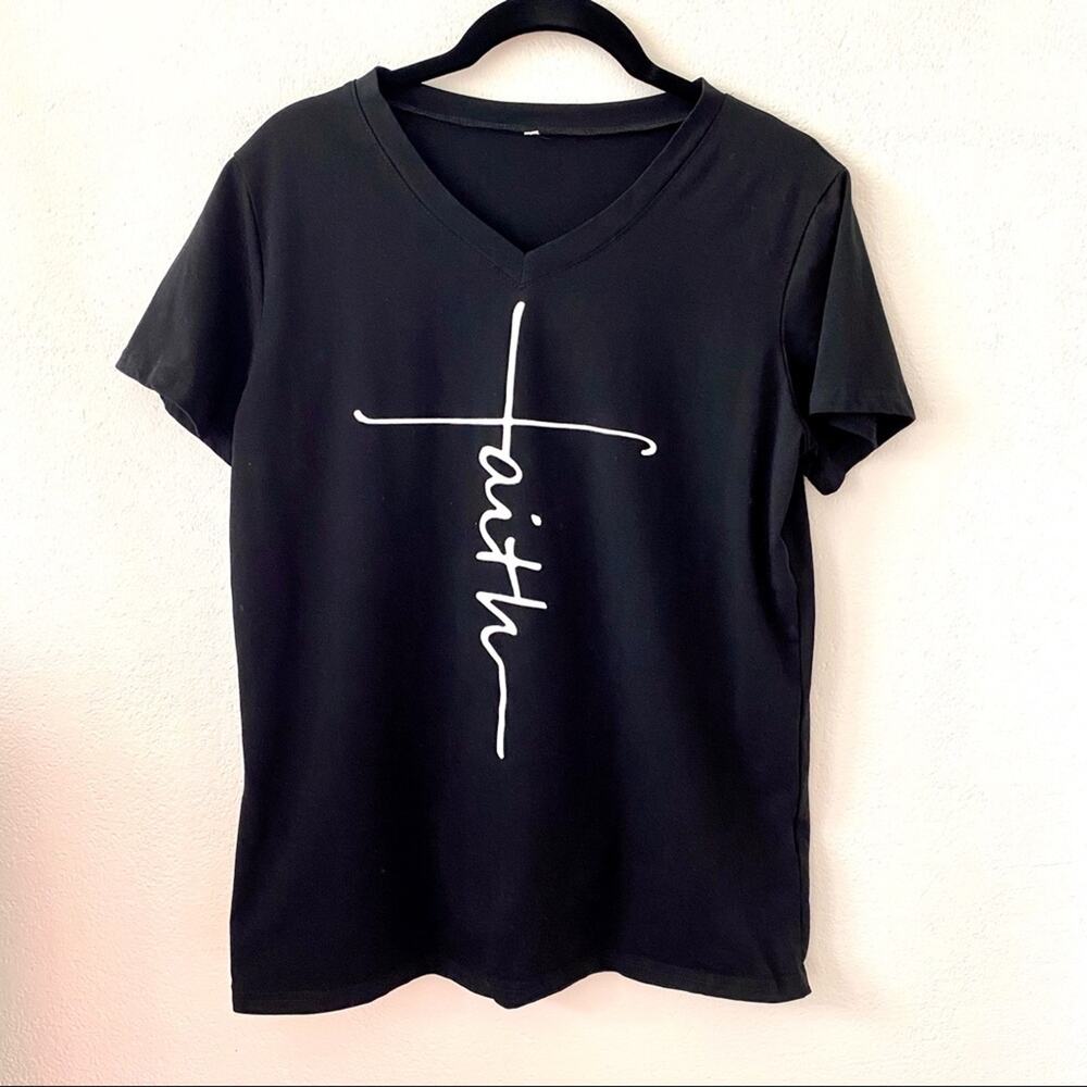 Faith Script V-Neck Graphic Tee Size Large